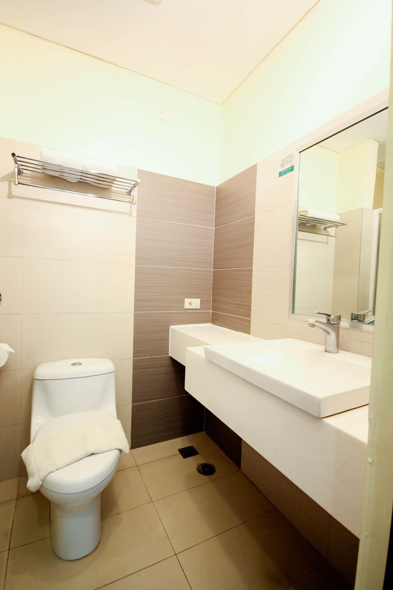 โกโฮเต็ล ดูมากวยเต Hotel Dumaguete City ภายนอก รูปภาพ