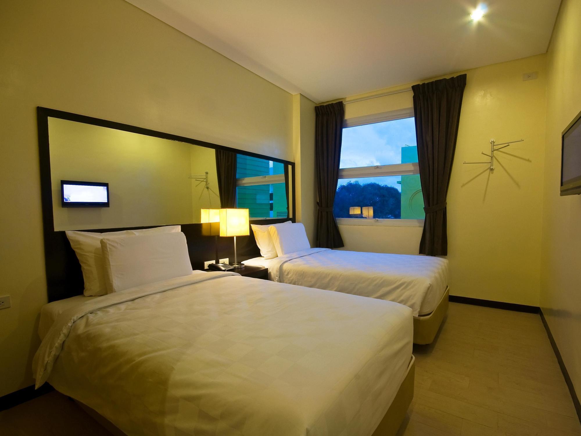 โกโฮเต็ล ดูมากวยเต Hotel Dumaguete City ภายนอก รูปภาพ