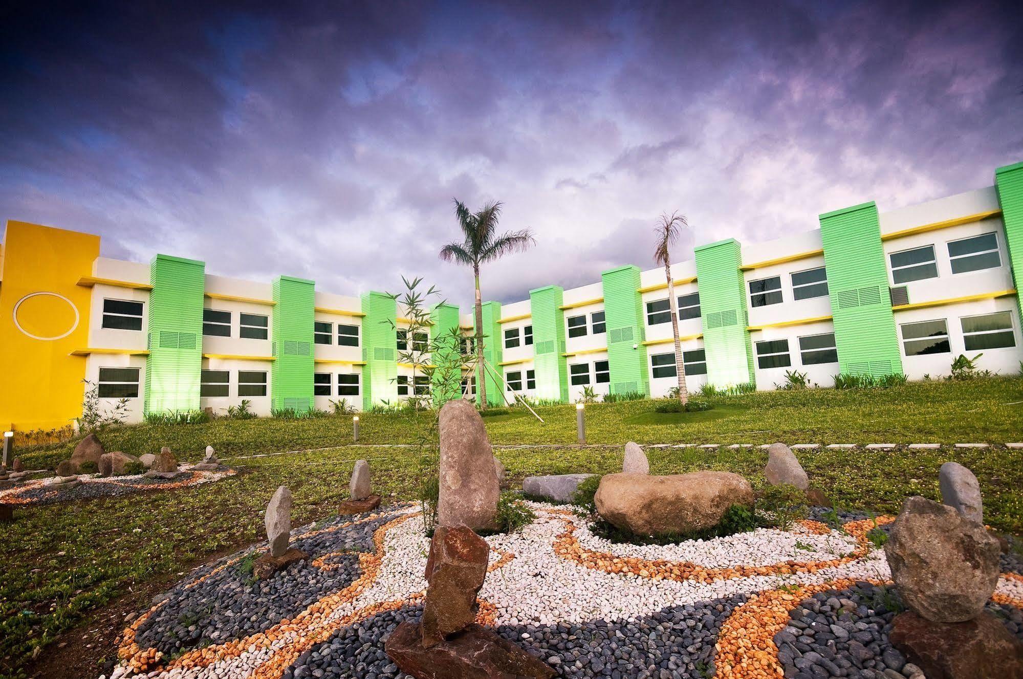 โกโฮเต็ล ดูมากวยเต Hotel Dumaguete City ภายนอก รูปภาพ